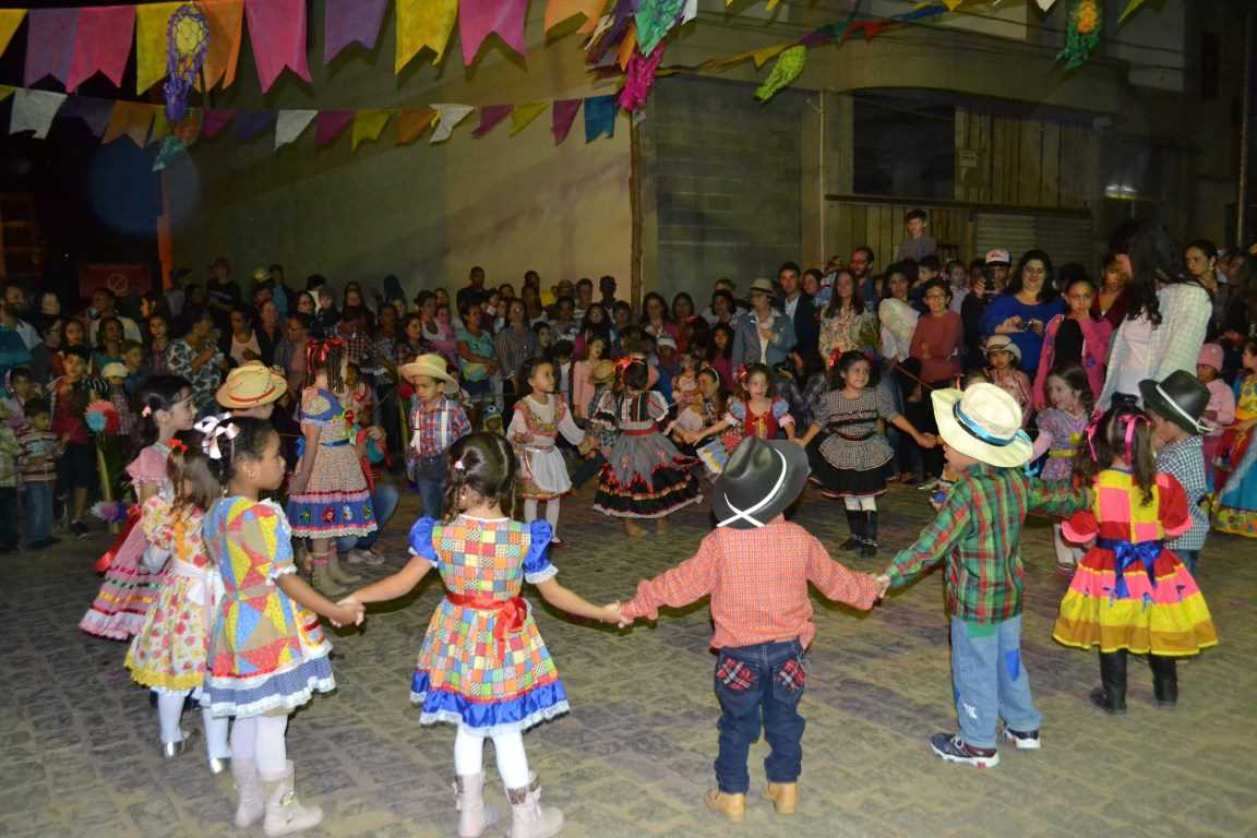 Alfredo Chaves Portal de Turismo Danças músicas e brincadeiras